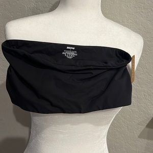Skims fits everybody bandeau size S color onyx New with tags